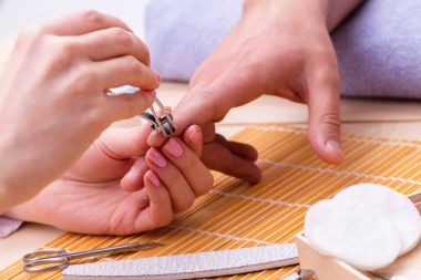 Erkekler için el manikürü konsepti