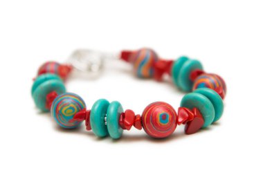 Whtie arka plan üzerinde izole zarif mücevherler