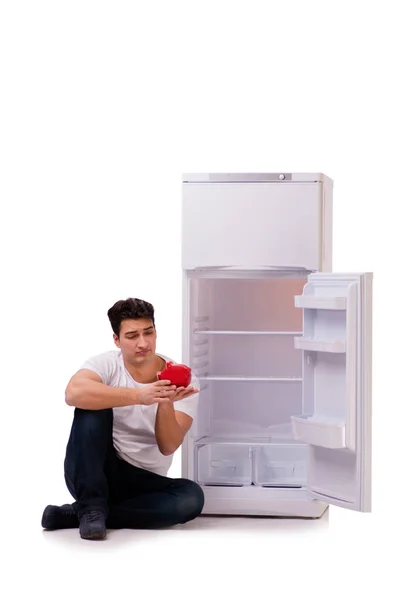 Hongerige man op zoek naar geld om te vullen van de koelkast — Stockfoto