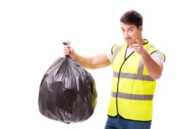 Çöp torbası olan adam beyazda izole edilmiş.