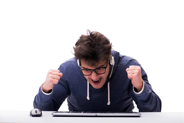 Vtipný šprt muž pracující na počítači izolované na bílém — Stock fotografie