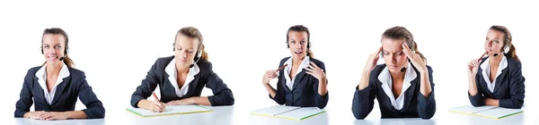 Assistente de call center respondendo a chamadas — Fotografia de Stock