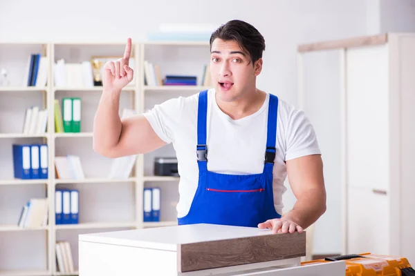 Concepto de reparación y montaje de muebles — Foto de Stock