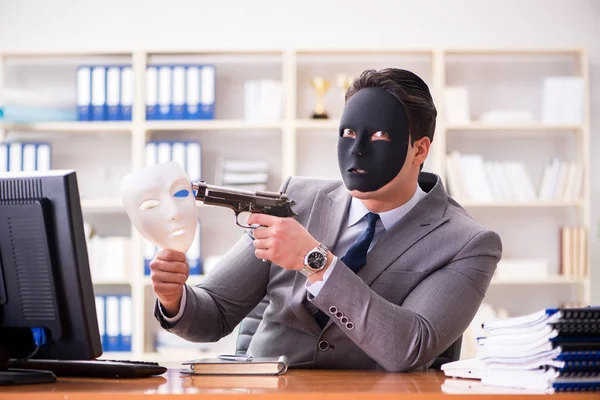 Affärsman med mask i ämbetshyckleri koncept — Stockfoto