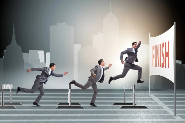 Empresario saltando sobre barreras en concepto de negocio — Foto de Stock