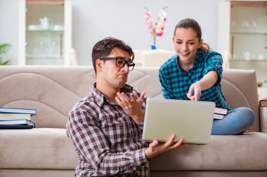 Üniversite sınavlarına hazırlanan öğrenciler