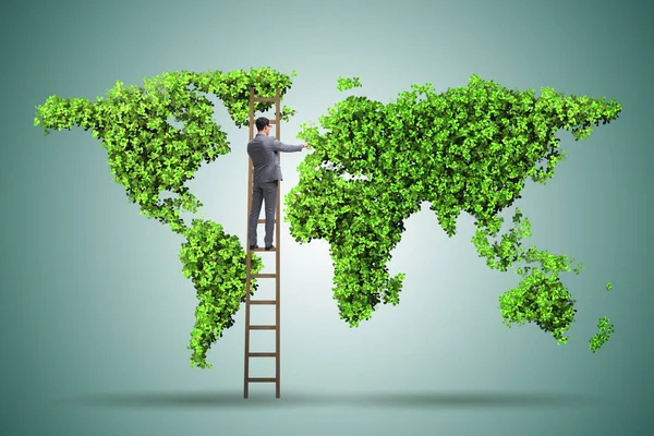 緑の環境コンセプトに梯子の上の実業家 — ストック写真