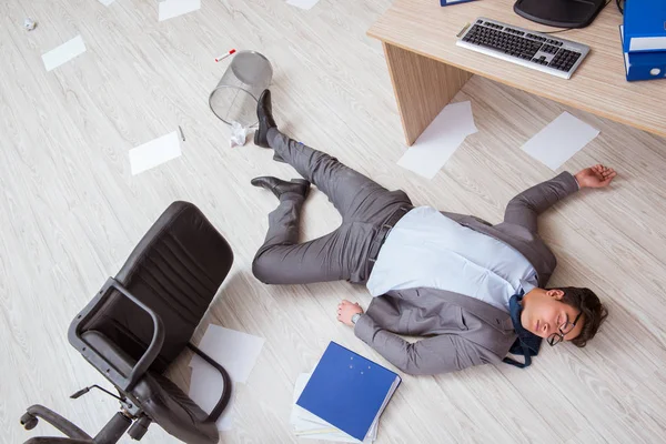 Businessman dead on the office floor — Stock Photo, Image