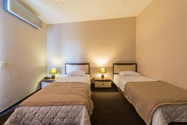 Modern otelde ikiz oda — Stok fotoğraf