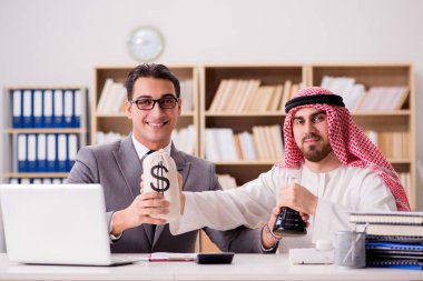 Arap işadamı ile çeşitli iş konseptleri