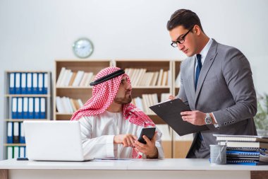 Arap işadamı ile çeşitli iş konseptleri