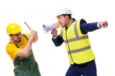 Beyaz arka plan üzerinde izole iki işçi