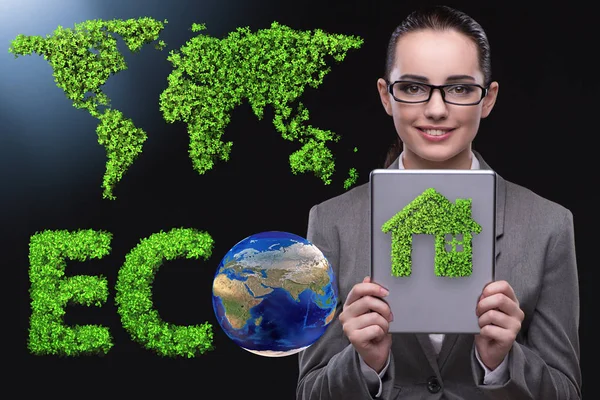 Przedsiębiorczyni zajmująca się recyklingiem koncepcji zrównoważonego biznesu — Zdjęcie stockowe