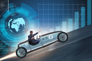 İş adamı spor arabayı çizelgelere karşı sürüyor.