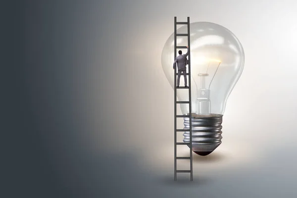 Empresário na escada com lâmpada — Fotografia de Stock