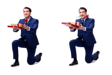 Evlilik teklifi yapan bir adamın romantik konsepti.