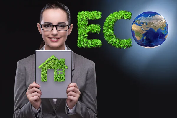 Empresária em recyling conceito de negócio sustentável — Fotografia de Stock
