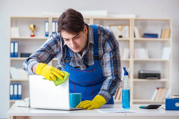 Male cleaner working in the office — Stock Photo, Image