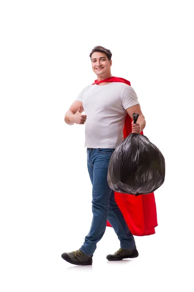 白で隔離ゴミ袋とスーパー ヒーローの男 — ストック写真