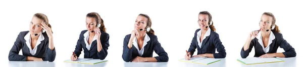 Asistent call centra odpovídá na volání — Stock fotografie