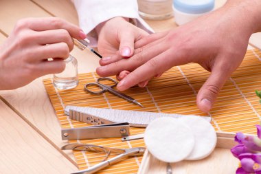 Erkekler için el manikürü konsepti