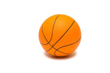 Beyaz arka plan üzerinde izole oyuncak basketbol