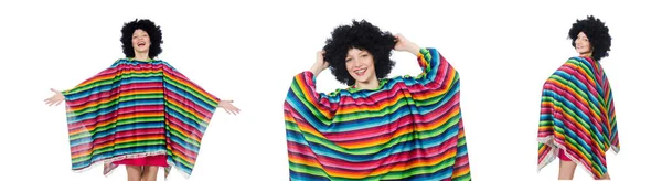 Jolie fille au poncho mexicain isolé sur blanc — Photo