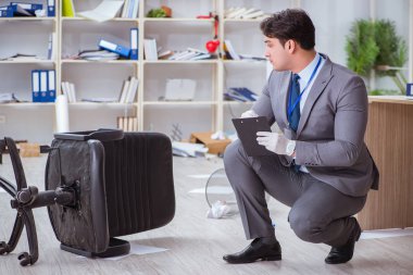 Görevdeki suç soruşturması sırasında genç adam