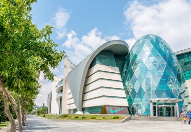 Bakü - 18 Temmuz 2015: Park Bulvar alışveriş merkezi üzerinde 18 Temmuz