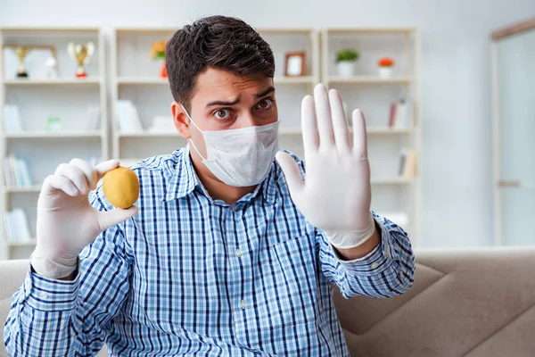 Homem que sofre de alergia - conceito médico — Fotografia de Stock