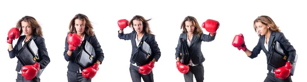 Mujer joven con guantes de boxeo aislados en blanco —  Fotos de Stock