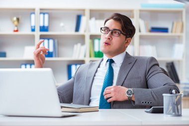 İşadamı Office Sanal gitar çalmak