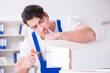 Mobilya onarımı ve montaj konsepti