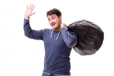 Çöp torbası olan adam beyazda izole edilmiş.