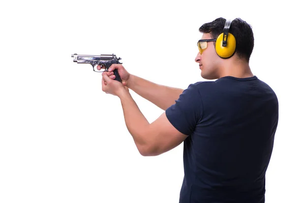 Muž dělá sportovní střelbu z pistole izolované na bílém — Stock fotografie