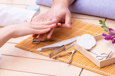 Erkekler için el manikürü konsepti