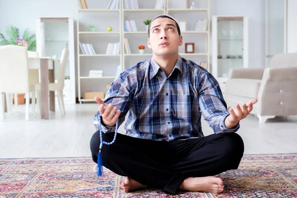 Muslim man praying at home — Stock Photo, Image