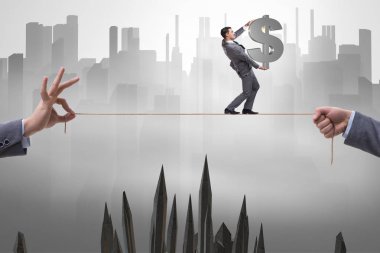 İş adamı sıkı bir ipte yürüyor