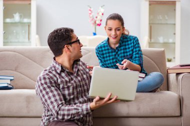 Üniversite sınavlarına hazırlanan öğrenciler