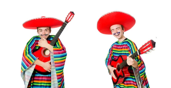 Divertente giovane messicano con chitarra isolata su bianco — Foto Stock