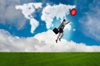 Balonlar parlak gün uçan işkadını