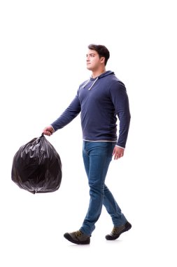 Çöp torbası olan adam beyazda izole edilmiş.