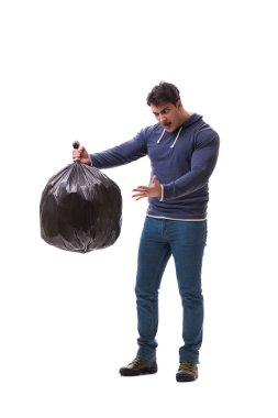 Çöp torbası olan adam beyazda izole edilmiş.