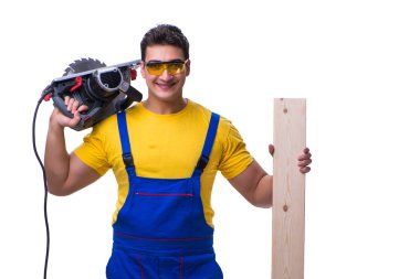 Daire üzerinde beyaz izole testere ile tulum giyen marangoz