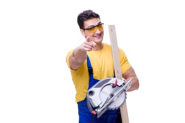 Daire üzerinde beyaz izole testere ile tulum giyen marangoz