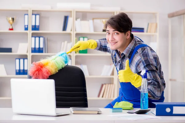 Male cleaner working in the office — Stock Photo, Image