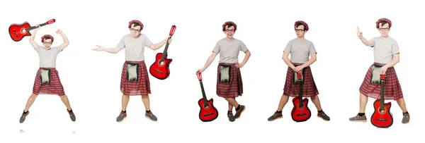 Scotsman tocando la guitarra aislada en blanco — Foto de Stock