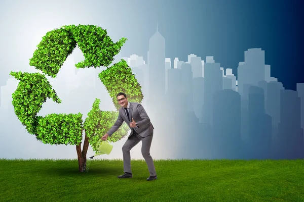 Przedsiębiorca zajmujący się recyklingiem koncepcji zrównoważonego biznesu — Zdjęcie stockowe