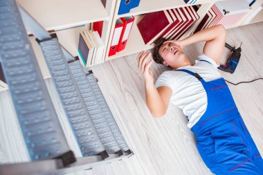 Düşen işçilerde güvensiz davranış konsepti