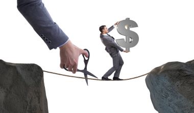 İş adamı ip cambazının altında ipi kestim.